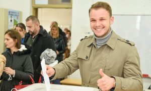 Uprkos problemima: Stanivuković na kraju glasao na izborima