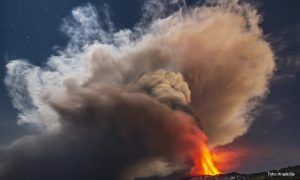 Aktivirao se najveći evropski vulkan: Spektakularna erupcija Etne VIDEO