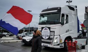 Konvoji sa demonstrantima u predgrađu Pariza