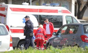 Stravična saobraćajna nesreća: Jedna osoba poginula, dvije teško povrijeđene FOTO