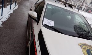 Vjerovali ili ne – desilo se u BiH: Policiji ostavio “kaznu” zbog nepropisnog parkiranja