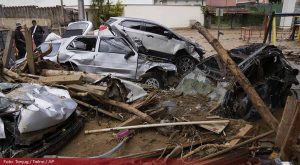 Kao da je smak svijeta: Najmanje 94 osobe poginule u klizištima i poplavama VIDEO
