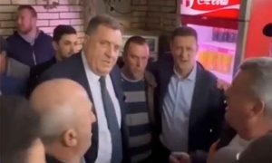 Ko pjeva zlo ne misli: Dodik zapjevao sa mještanima Bronzanog Majdana VIDEO