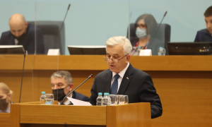 Čubrilović istakao na sjednici: Okidač krize Inckova odluka, dijalogom prevazići neslaganja