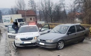 Nesreća obustavila saobraćaj u ovom dijelu BiH: U sudaru učestvovalo i policijsko vozilo