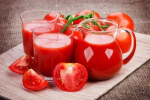 Sok od paradajza je riznica zdravlja: Treba ga piti pola sata prije obroka, ali nije za svakoga