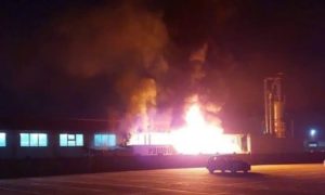 Gorjela fabrika u Beočinu: Vatrogasci lokalizovali požar – velika materijalna šteta