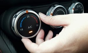 Koristan savjet: Kako se koristi klima uređaj da se odmagle stakla u autu