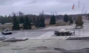 Zauzeli nuklearnu elektranu: Ruski tenkovi snimljeni ispred Černobilja VIDEO