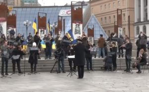 Uz poruku “Slobodno nebo”: Simfonijski orkestar održao koncert u centru Kijeva