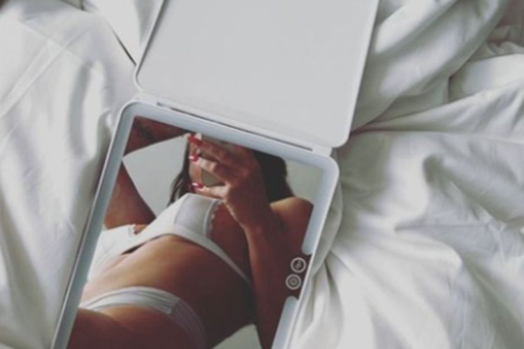 Isplivala intima iz tuš kabine: Gola pjevačica zapalila društvene mreže FOTO