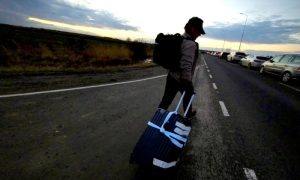 Šon Pen napustio Ukrajinu: Kilometrima pješačio do poljske granice