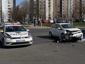 Teška saobraćajka na raskrsnici: Motociklista izvukao deblji kraj