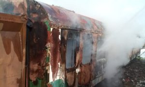 Sumnja se na migrante: Zapaljen vagon na Željezničkoj stanici Banjaluci