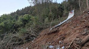 Tokom pretrage terena: Pronađen motor aviona koji se srušio u Kini