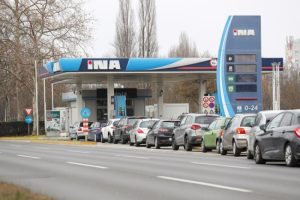 Najavljeno poskupljenje: Ogromne gužve na pumpama širom Hrvatske