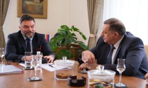 Dodik nazdravio sa Košarcem: Rođendanska atmosfera u kabinetu