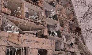 Želi da Harkov ponovo bude lijep: Ukrajinska slikarka srušene zgrade uljepšava crtežima