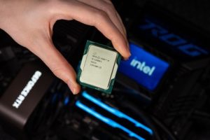 Intel obustavio rad u Rusiji: Kompanija suspendovala isporuku čipova
