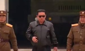 Kim u kožnoj jakni i crnim naočalama: Sjeverna Koreja lansirala “monstruozni projektil” VIDEO
