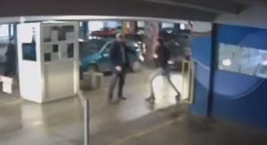 Drama na parkingu tržnog centra: Radnika udario šakom zbog jedne marke VIDEO