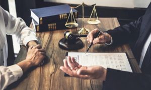 Ustavni sud osporio odredbe: Notari izgubili monopol na ovjeravanje ugovora