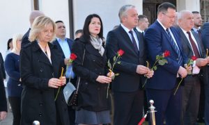 Delegacija PDP-a u Sijekovcu: Naša je dužnost da pamtimo i odamo dužnu poštu stradalim Srbima
