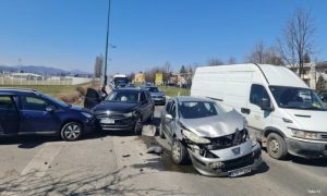 Saobraćajka kod aerodroma: Lančani sudar više auta