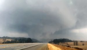 Tornado u Ajovi odnio šest života VIDEO
