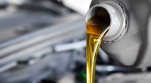 Različiti automobili zahtijevaju različite vrste: Koje ulje za motor koristiti i šta znači W oznake?