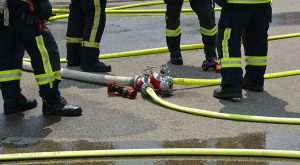 Vatrogasci još na terenu: Lokalizovan veliki požar u skladištu guma