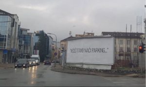 Neobičan bilbord u Banjaluci: “nećeš ti tamo naći parking…”