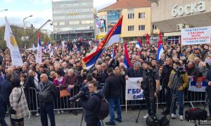 Skup “Sloboda” u Banjaluci: Hiljade ljudi na Trgu Krajine – pogledajte atmosferu FOTO/VIDEO