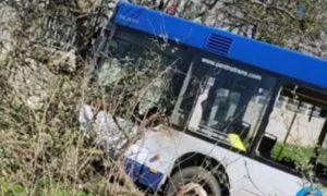 Potresni prizori nesreće u Sarajevu: Putnici autobusa šokirani, odjekuje plač djece VIDEO