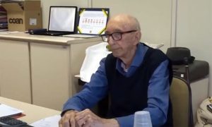 Ovaj stogodišnjak je fenomen: 84 godine radi u istoj firmi