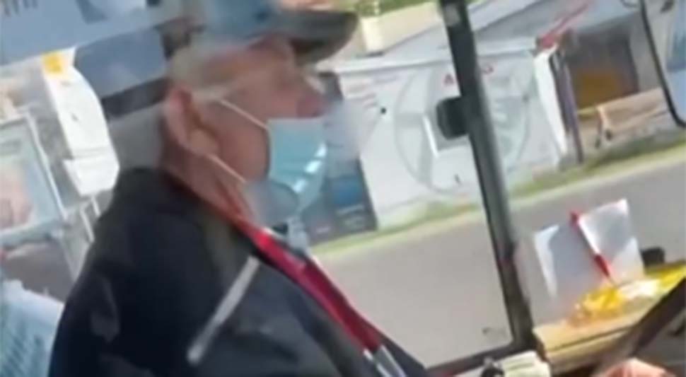 Beograđani zgroženi: Vozač autobusa iznapadao trudnicu VIDEO