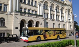 Zbog odluke Skupštine grada: Parkirani autobusi u centru Banjaluke, prevoznici najavili tužbu FOTO