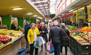 Banjalučka tržnica pred Vaskrs: Evo koliko košta praznična trpeza FOTO