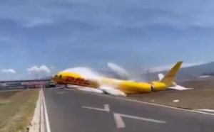Zatvoren međunarodni aerodrom: Avion se prepolovio prilikom prinudnog slijetanja VIDEO