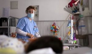 Pedijatrija konstantno prepuna: Mnogo hospitalizovane djece zbog virusa i infekcija