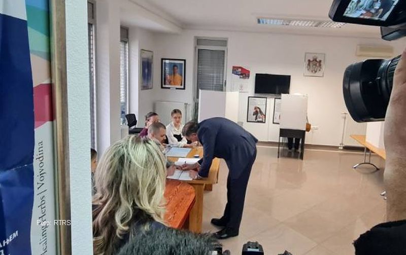 Dodik glasao u Generalnom konzulatu Srbije u Banjaluci