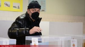 Zaražen korona virusom: Dušku Vujoševiću pozlilo nakon glasanja