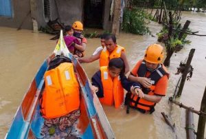 U tropskoj oluji na Filipinima poginulo najmanje 148 osoba VIDEO