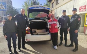 Usrećili mnoge u “Mozaiku prijateljstva”: Kadeti MUP Srpske donirali namirnice za javnu kuhinju FOTO