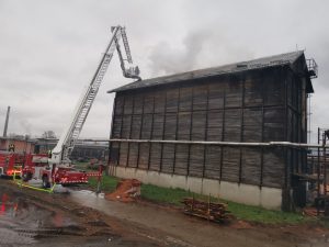 Požar u objektu DI Vrbas pod kontrolom, lakše povrijeđen jedan vatrogasac