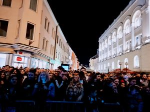 Veselo na Dan grada: Banjalučani uživaju na koncertu “Rok simfonije” FOTO