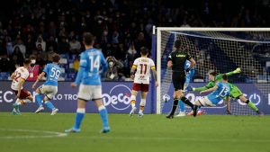 Napoli gubi korak za milanskim rivalima: El Šaravi u nadoknadi kaznio Spaletijev kukavički pristup