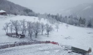 Snijeg iznenadio mještane: Bijeli pokrivač u Novoj Varoši