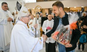 Stanivuković prisustvovao uskršnjoj misi: Banja Luka grad u kojem ima mjesta za sve