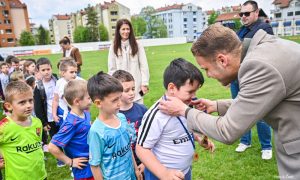 Mališani pokazali fudbalske sposobnosti: Pobjednici turnira dobili medalje od gradonačelnika